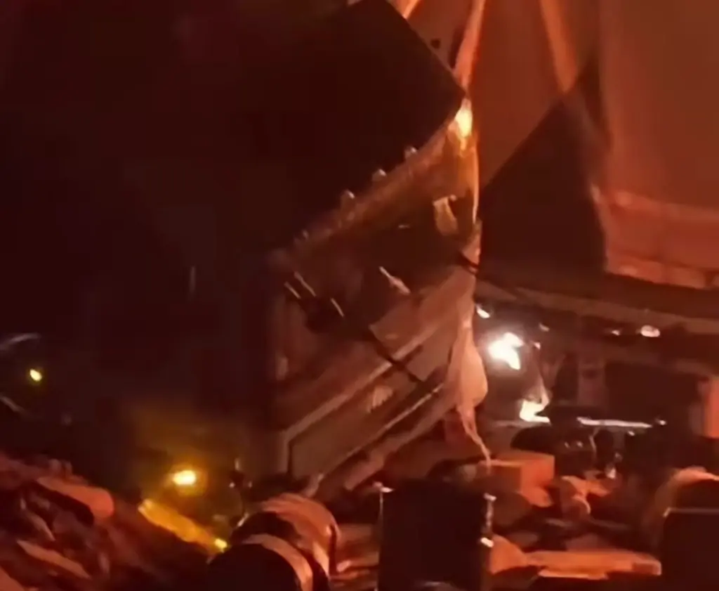 Vídeo - Carreta em chamas após batida em série deixa motoristas presos na BR-381 nesta sexta