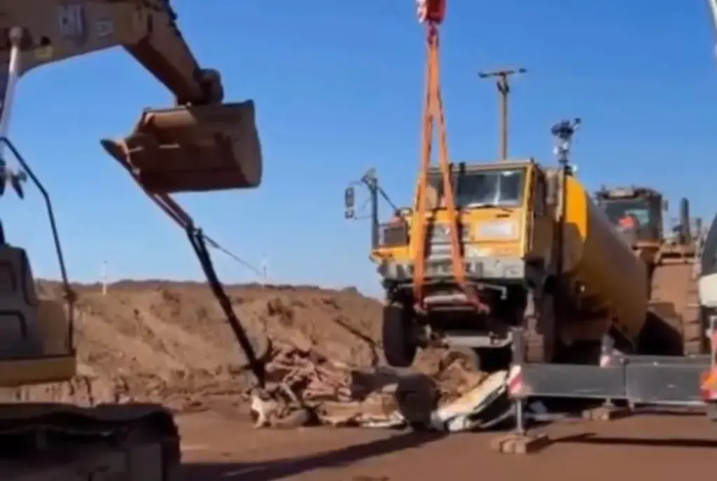 Vídeo - Trabalhador morre esmagado após caminhão-pipa perder freios na Mina Casa de Pedra, em Congonhas