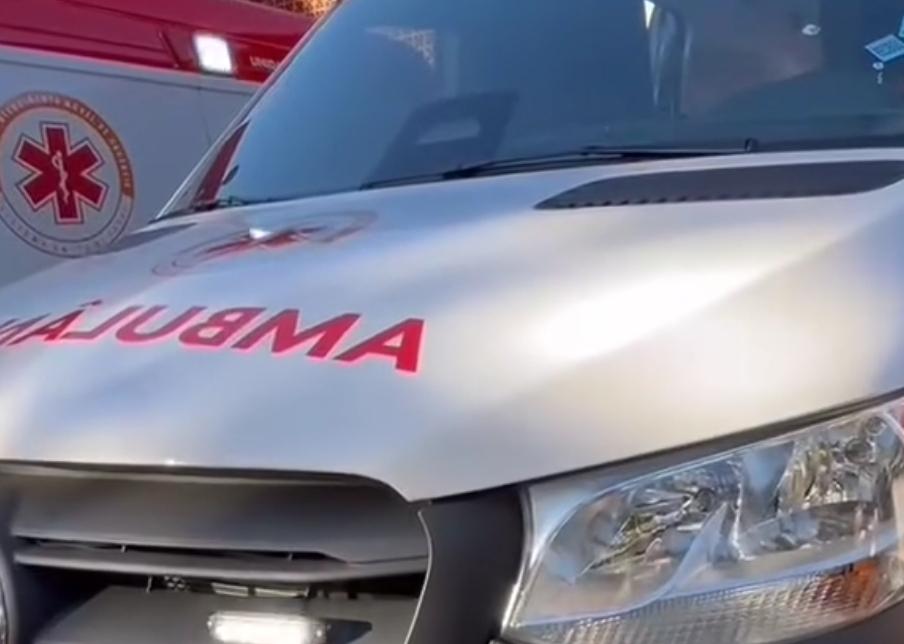 Cena de acidente é alterada antes da chegada da PM em batida entre Kwid e Crosser em Itabira