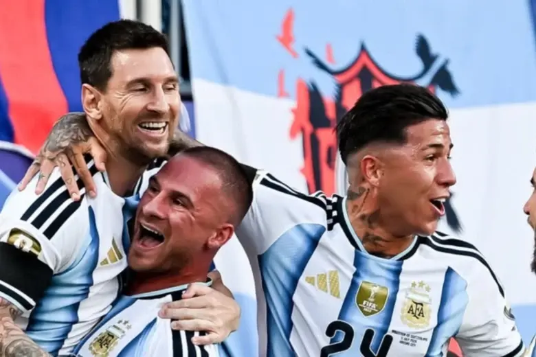 Argentina vence a Inglaterra e vai à final da Copa do Mundo contra a Espanha