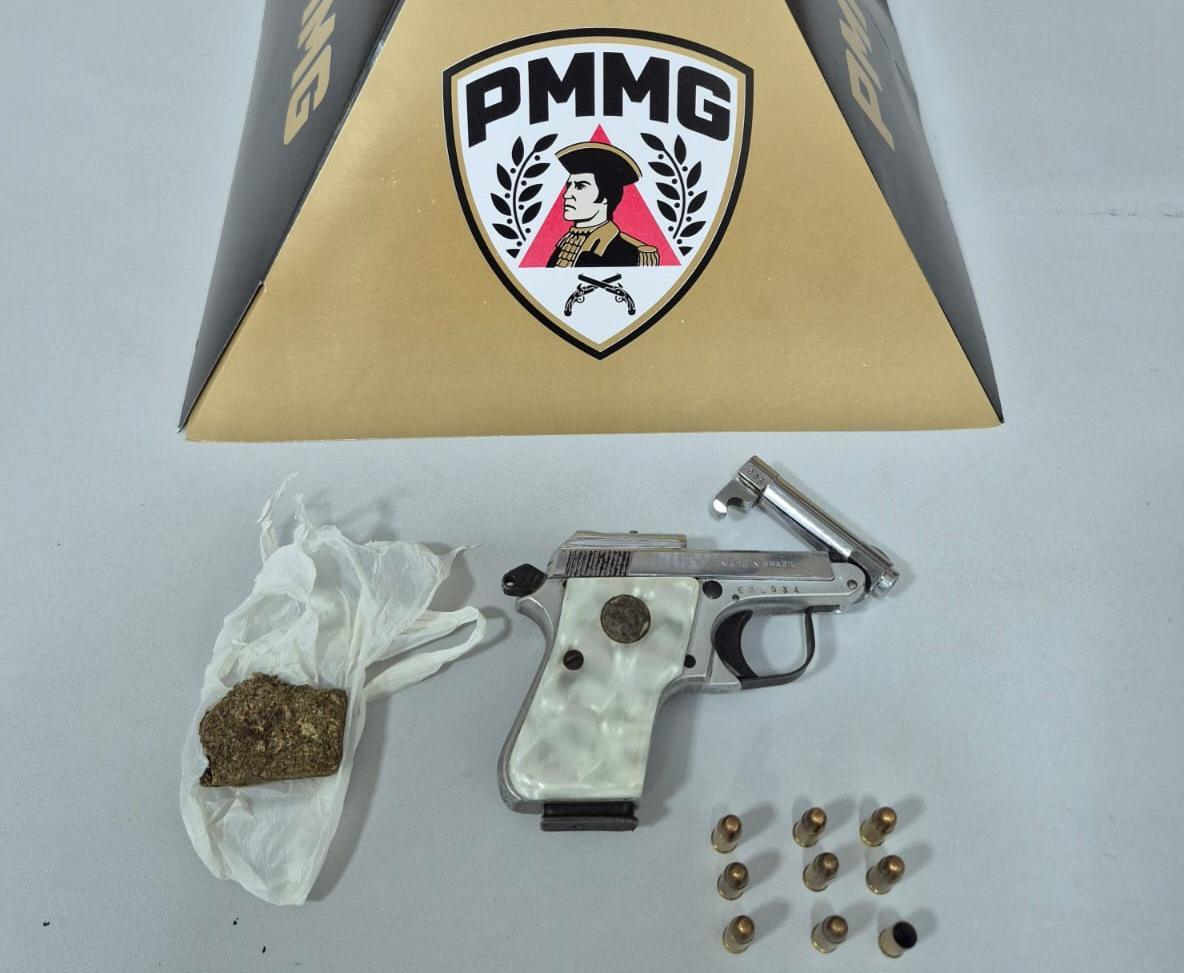 Homem leva tiro acidental no abdômen, esconde a pistola no quintal da vizinha e ainda é pego com maconha em Itabira