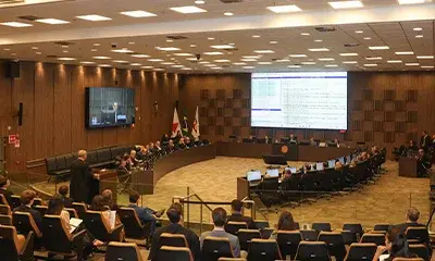Justiça condena mulher a pagar R$ 30 mil a ex-companheiro que descobriu não ser pai biológico do filho