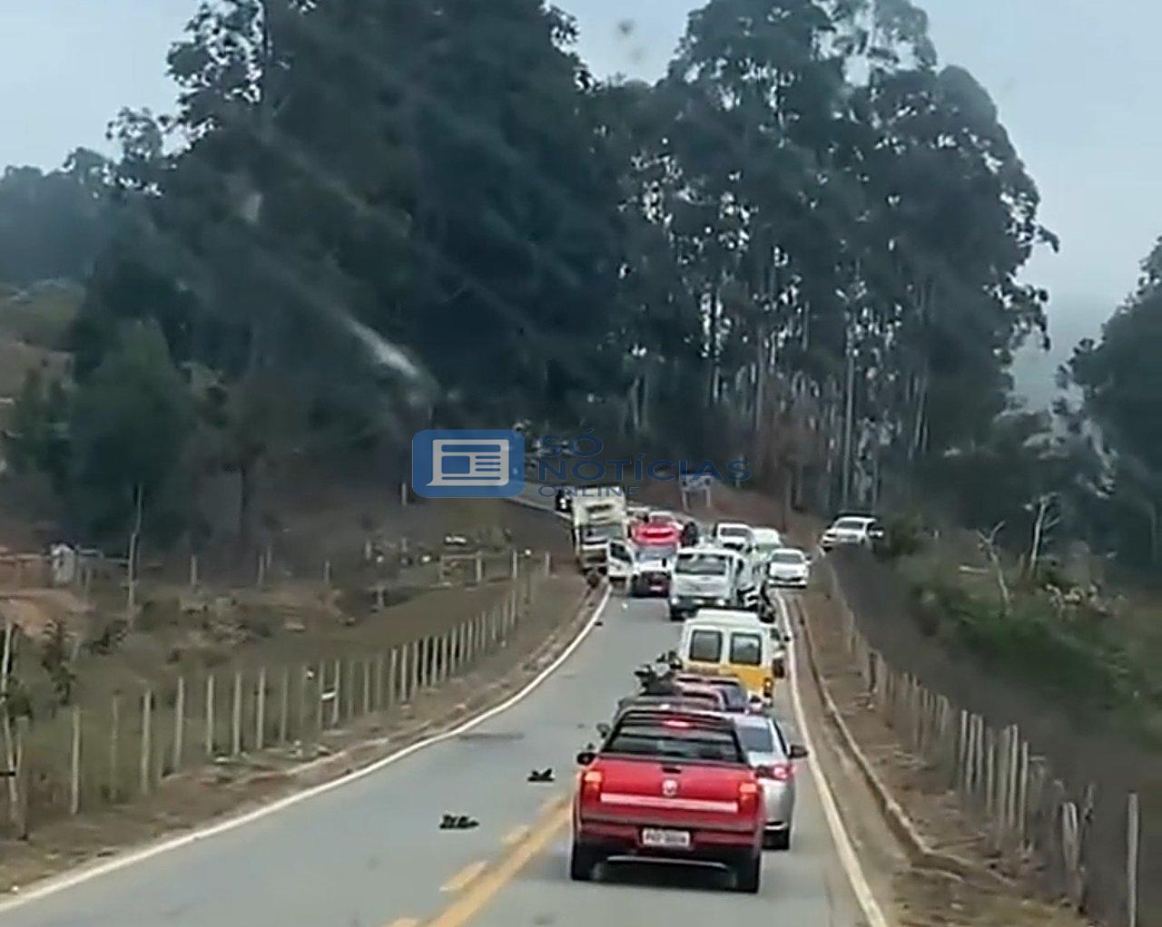 Vídeo - Motociclista morre em colisão com caminhão na MGC-120, entre Guanhães e São João Evangelista