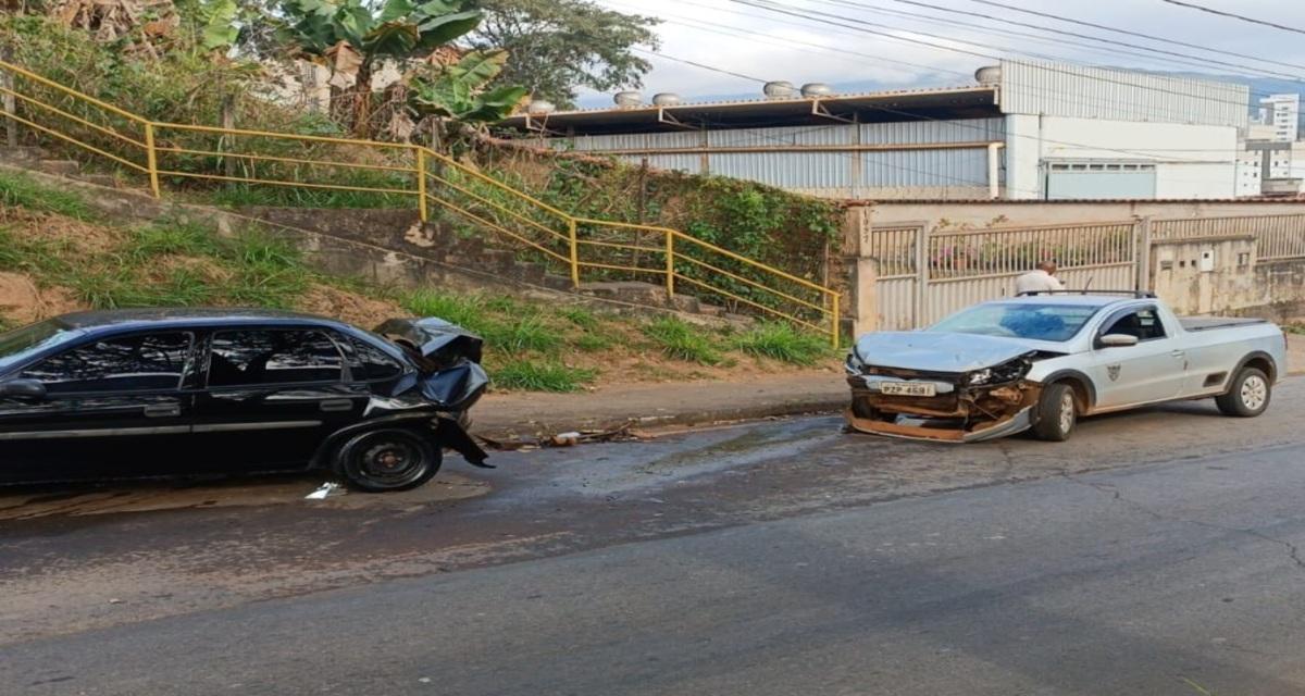 Vídeo - Acidente Itabira: motorista dorme ao volante e bate em carro na Avenida das Rosas