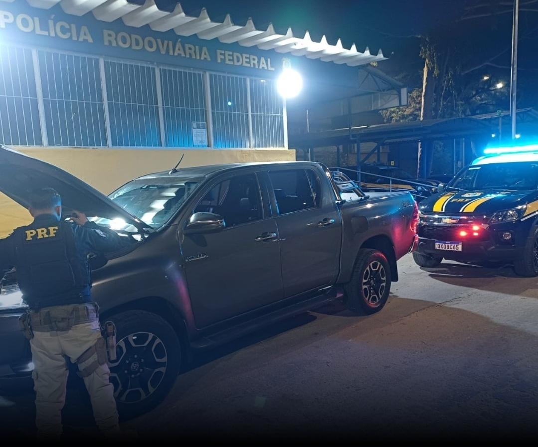 Nervosismo do motorista entrega caminhonete clonada furtada em BH e flagrada na BR-262