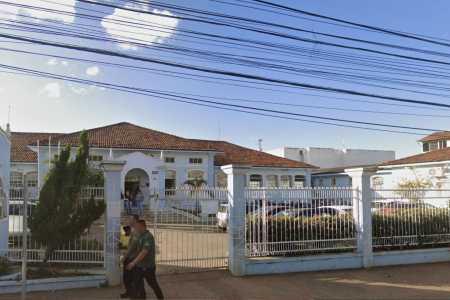 Homem confunde cola instantânea com colírio e precisa de atendimento hospitalar em MG