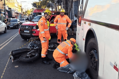 Passageira de moto por aplicativo morre em acidente com ônibus em Belo Horizonte