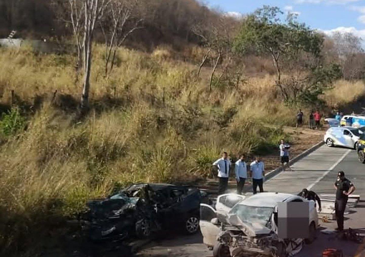 Acidente na BR-251 já soma sete mortos após motorista fugir da PRF com drogas em Salinas