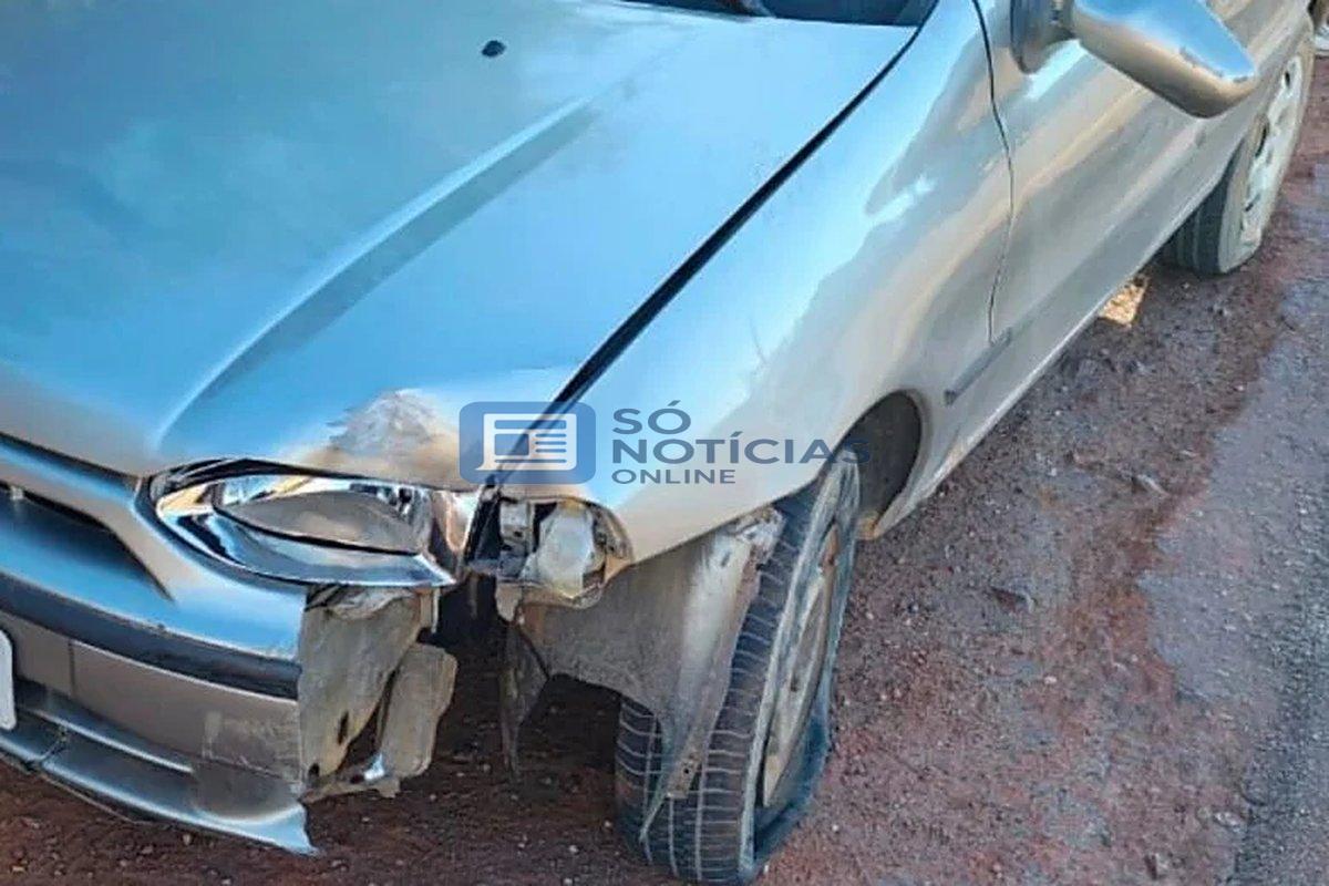 Idoso perde controle de carro e invade canteiro no Conceição, Itabira