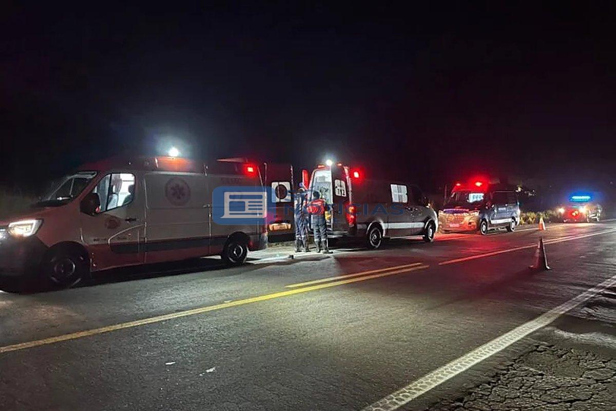 Colisão entre motos deixa três feridos na BR-262, em São Domingos do Prata