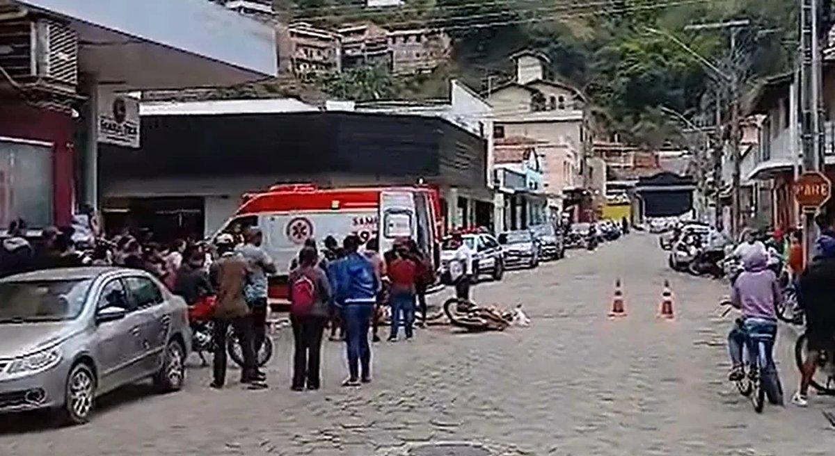 Motociclista foge de abordagem policial e atropela idosa em Santa Maria de Itabira