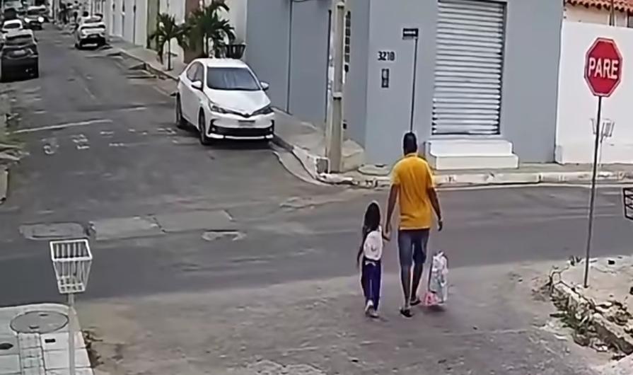 Homem é morto a tiros a caminho da escola com a filha, em Petrolina; veja o vídeo