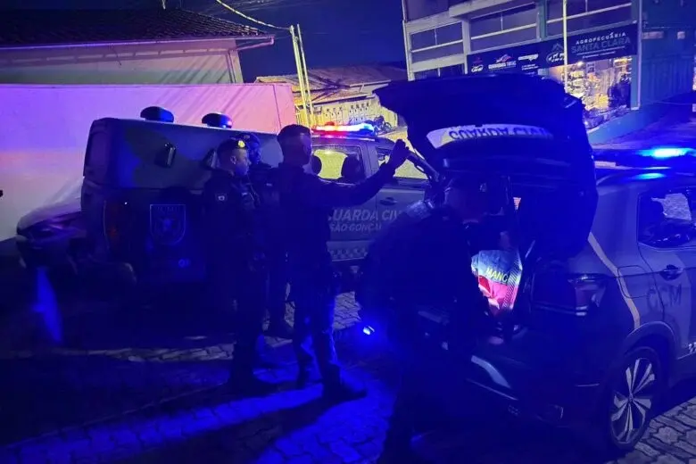 Homem é preso após tentar invadir casas e ameaçar moradores em São Gonçalo do Rio Abaixo