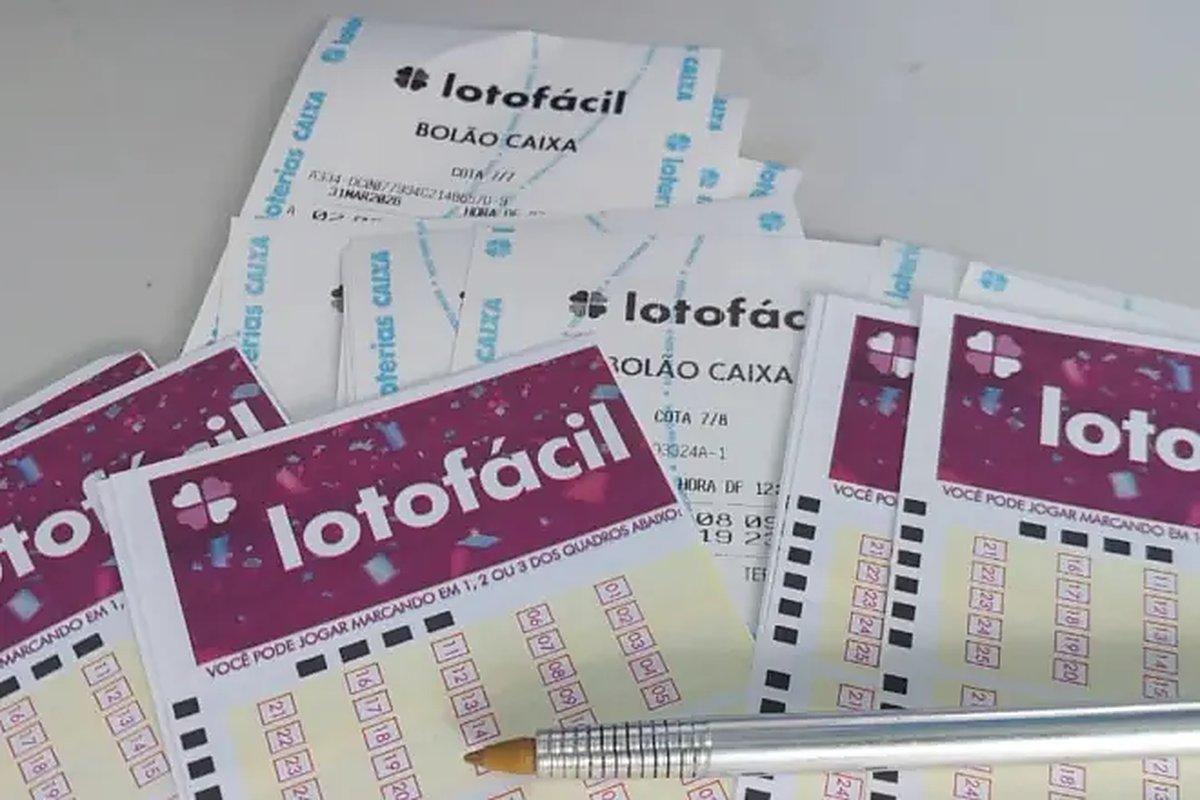 Lotofácil sorteia R$ 12 milhões; seis apostas acertam as 15 dezenas