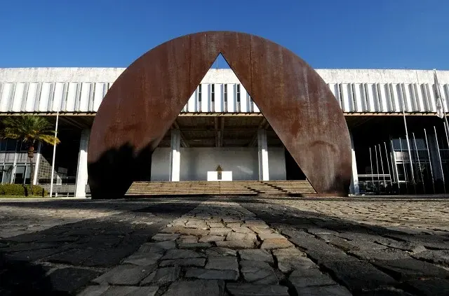 Minas Gerais projeta rombo de R$ 7,67 bilhões nas contas públicas para 2027