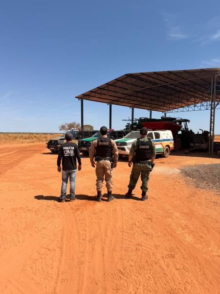 Mulher é presa com motos furtadas e grande quantidade de máquinas em fazenda de Minas Gerais