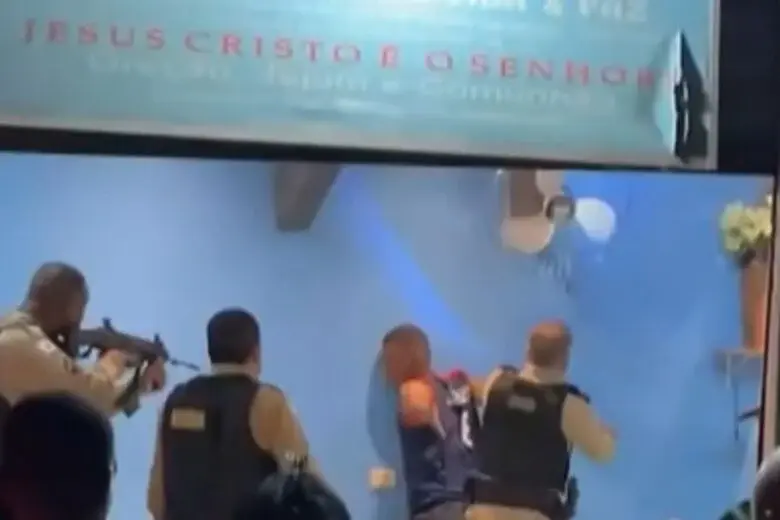 Vídeo - Homem mata ex-namorada, atira contra a PM e é preso escondido em igreja em Nova Lima 