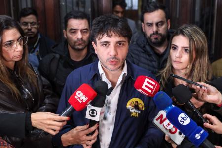 Renan Santos tem 24 horas para explicar perfis e candidatura pode ser indeferida