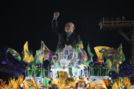 TSE manda Instagram fornecer dados de dirigente de escola que homenageou Lula