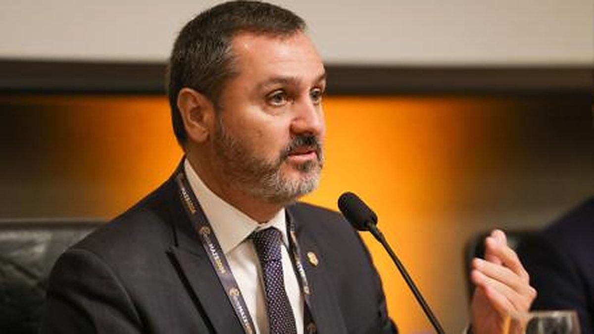 André Mendonça afasta diretor-geral da PF em meio à crise envolvendo STF e investigações