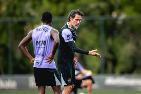 Atlético recupera Tomás Perez, mas perde Victor Hugo contra Santos