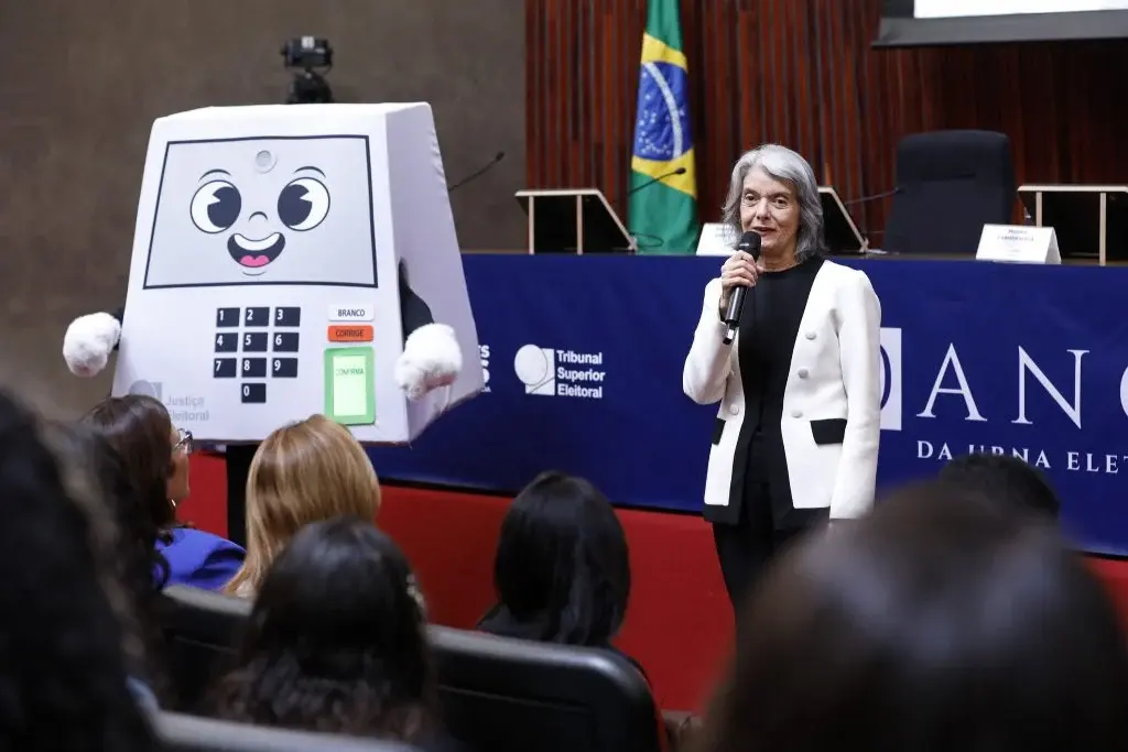 Cármen Lúcia pode ter voto decisivo sobre investigação de Moraes no STF