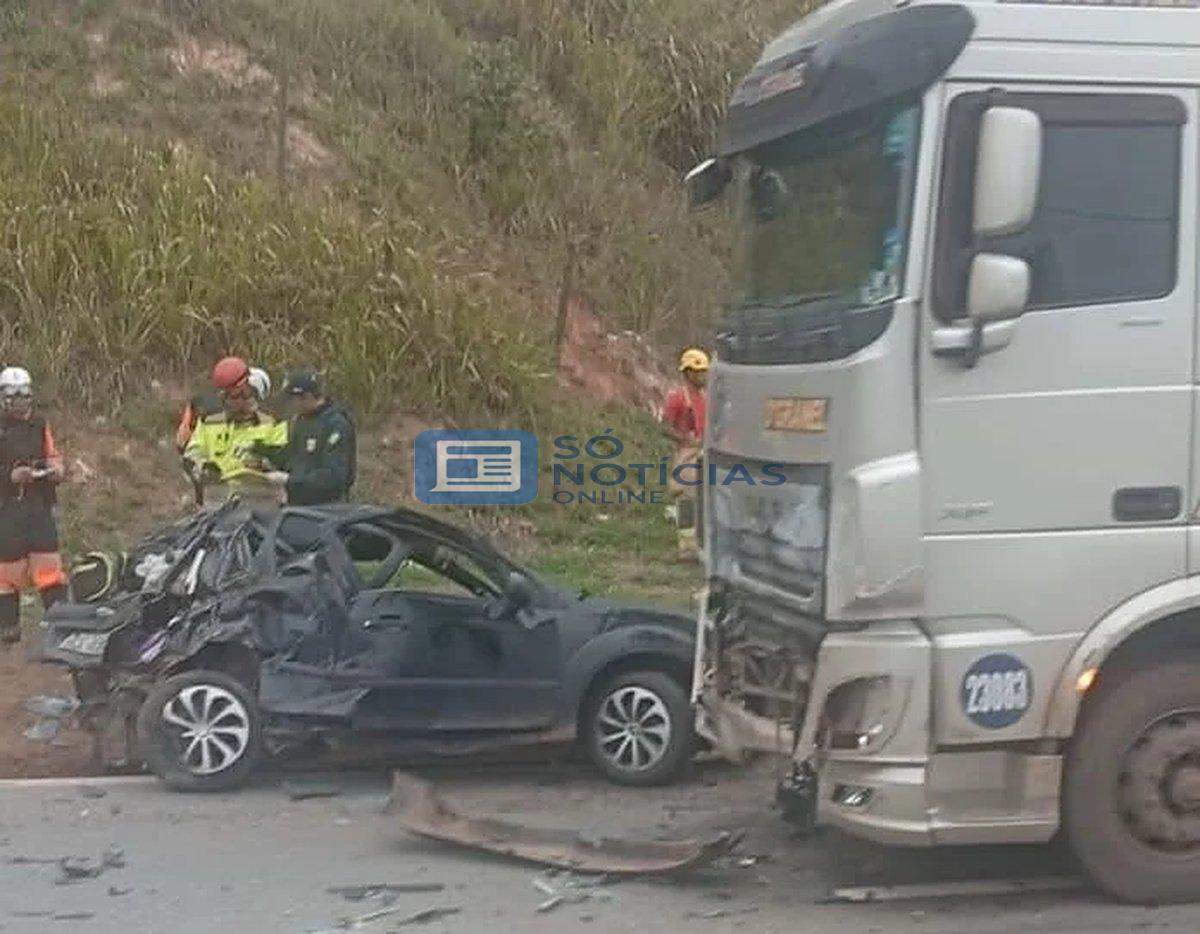 Colisão entre carro e carreta deixa duas pessoas mortas na BR-381 em São Gonçalo