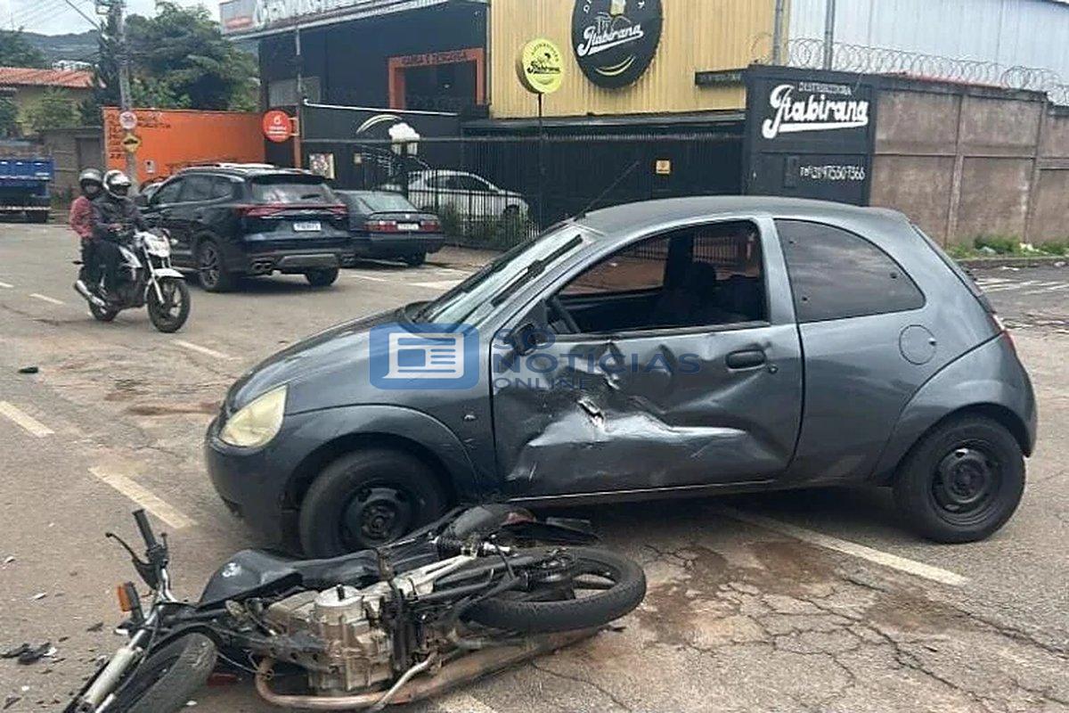 Colisão entre carro e moto deixa jovem de 24 anos ferido em Itabira