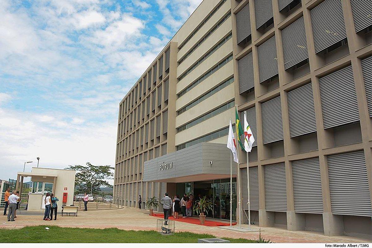 Júri em Itabira absolve mulher acusada de matar vizinho em 2019