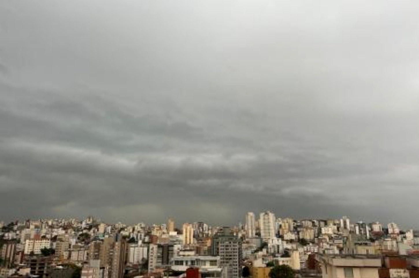 Minas Gerais tem calor de até 38°C e chance de chuva neste sábado