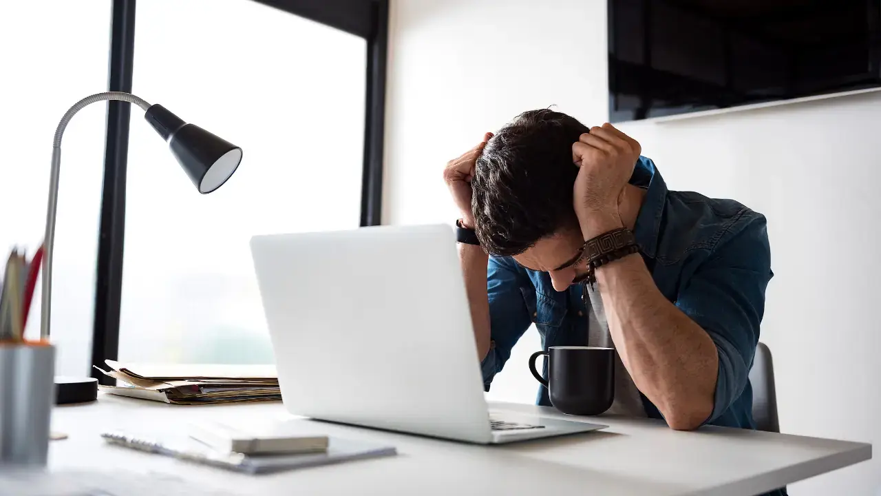Saúde mental no trabalho: veja o que empresas precisam cumprir com a NR-1