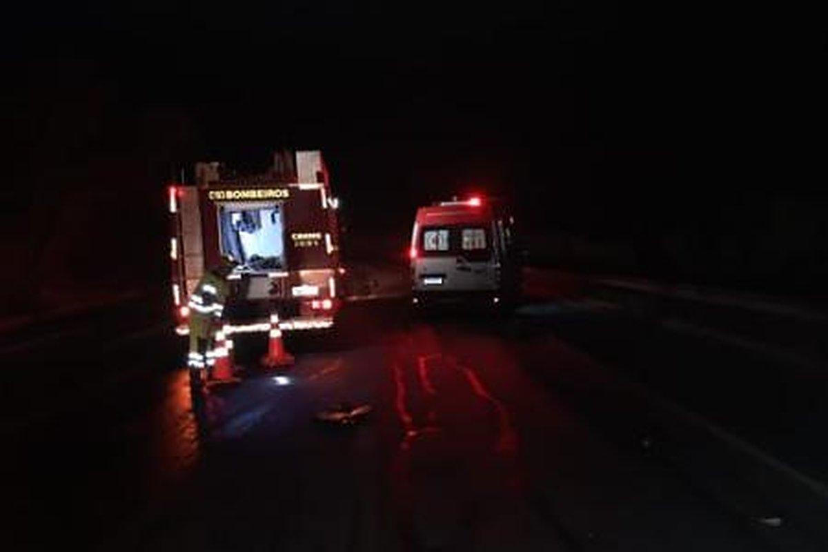 Acidente na BR-354: motorista de ambulância morre após batida com carreta em MG