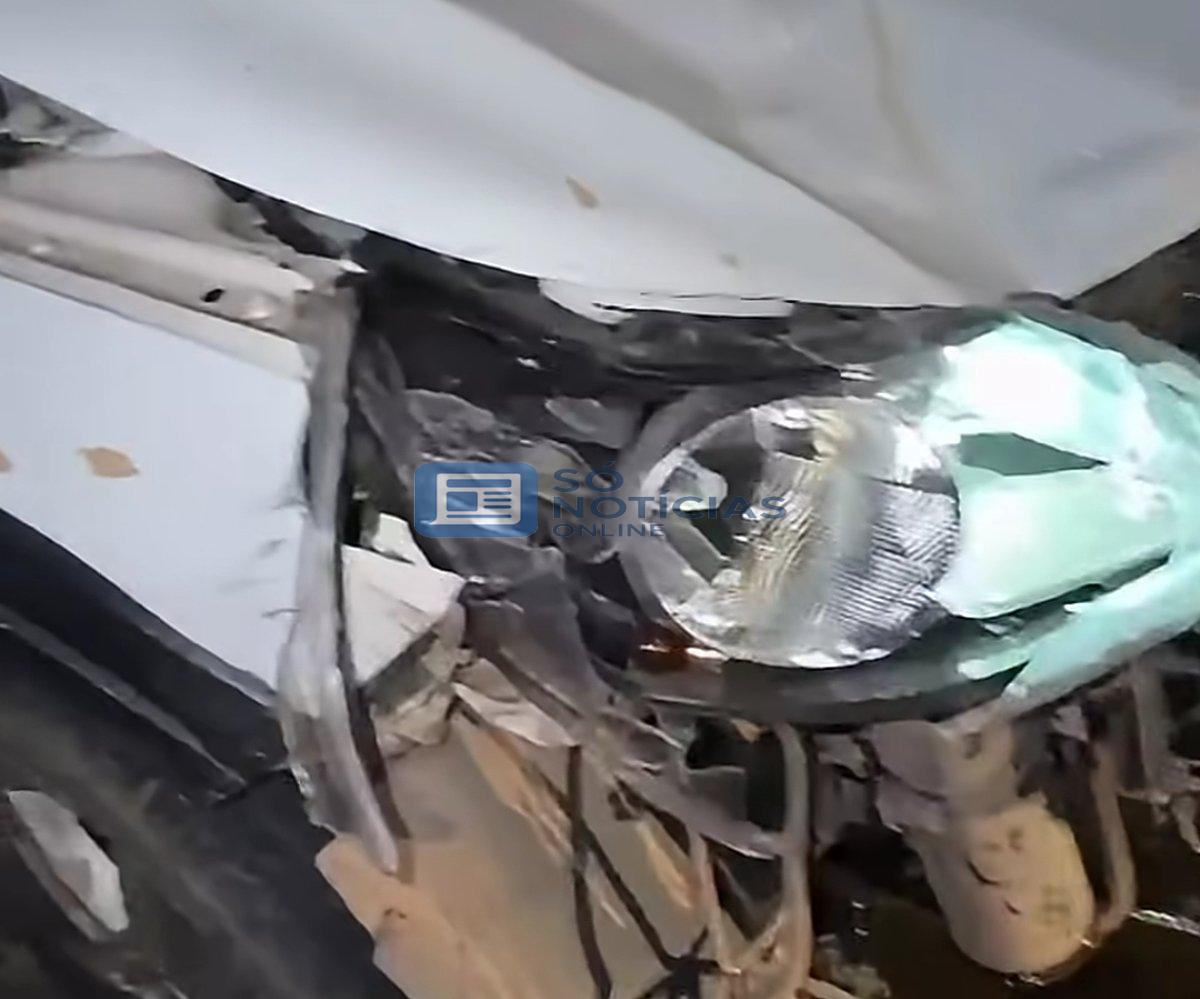 Cavalos na pista causam acidente entre dois veículos na MGC-120, em Itabira 