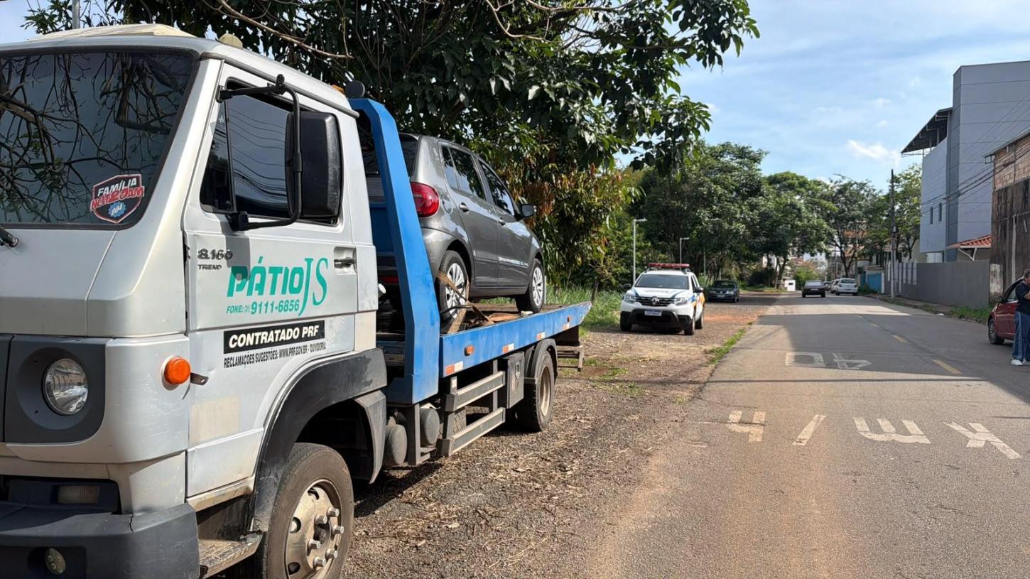 Mulher perde chave, e dupla usa para levar o carro dela em João Monlevade; PM recupera o Fox, mas sem os pertences