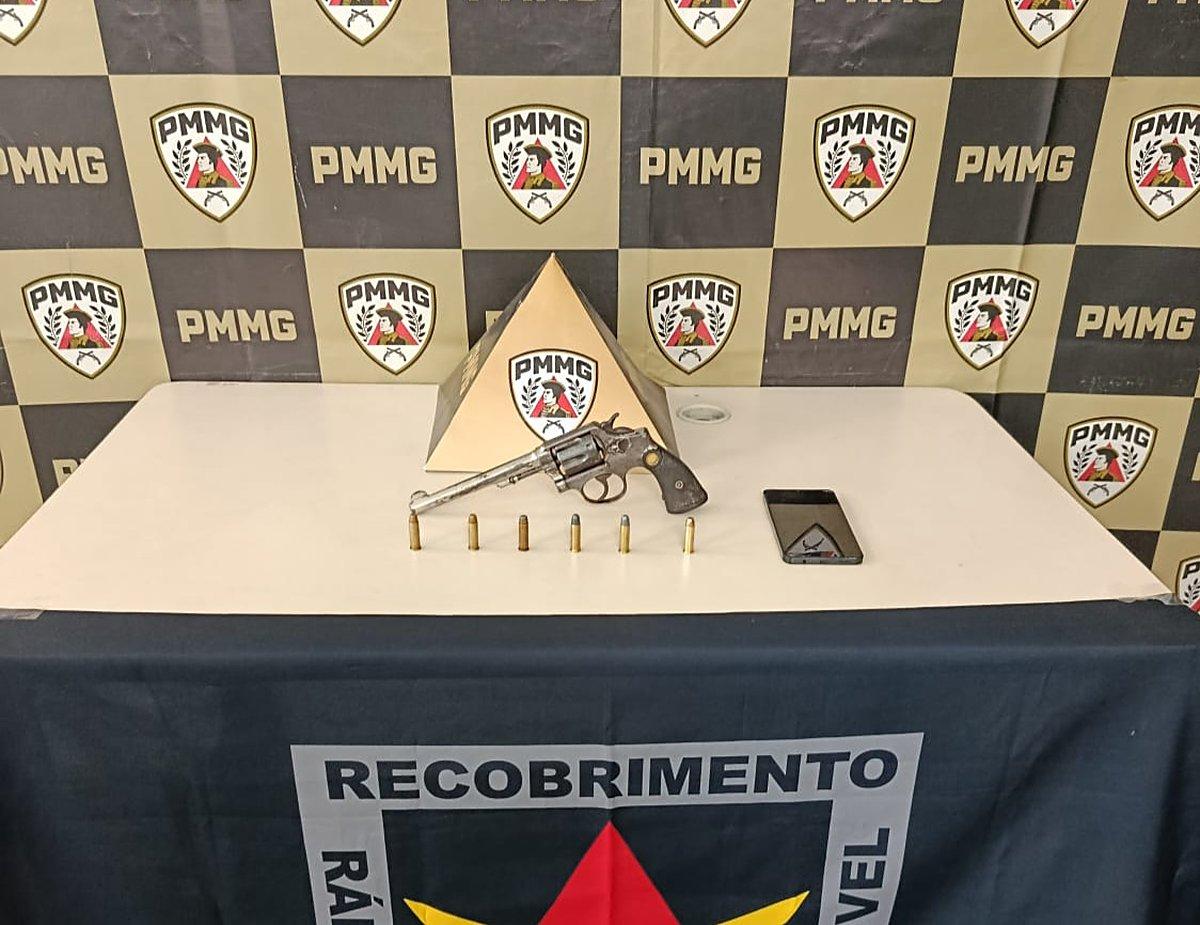 PM recebe alerta de possível homicídio, prende dupla com revólver e moto adulterada em João Monlevade