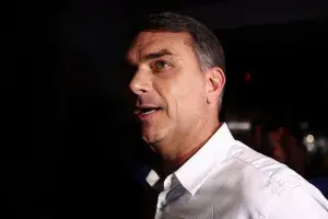Polícia Federal apura se Flávio deixou o Brasil rumo aos EUA