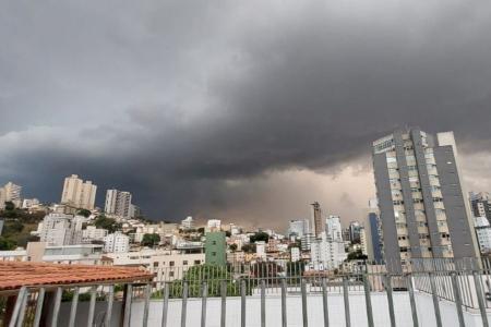 Quinta começa com sol em João Monlevade, mas a chuva fraca volta à tarde e fica até o sábado