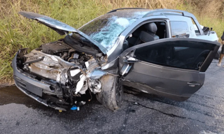 Acidente entre dois carros na BR-381 deixa três feridos em Caeté na 