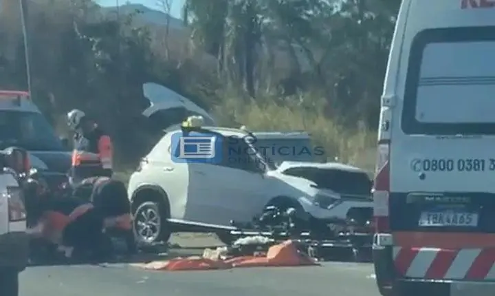 Vai pegar a BR-381 hoje? Acidente entre carro e ônibus trava trânsito no sentido Itabira