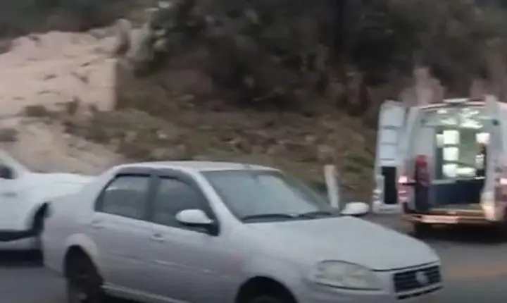 Vídeo - Colisão frontal na BR-381 deixa dois feridos graves e fecha rodovia; veja o que houve