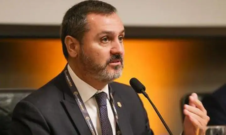 André Mendonça afasta diretor-geral da PF em meio à crise envolvendo STF e investigações