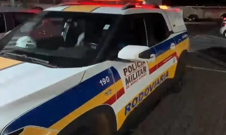 Vídeo - Homem é preso sem CNH dirigindo caminhonete furtada em Contagem recuperada em Itabira