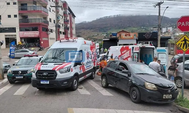 Casal é atropelado na faixa de pedestres em avenida de João Monlevade