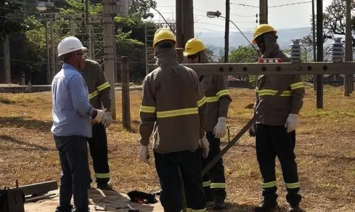 Cemig abre curso gratuito de eletricista em MG com bolsa e inscrições até 14 de junho