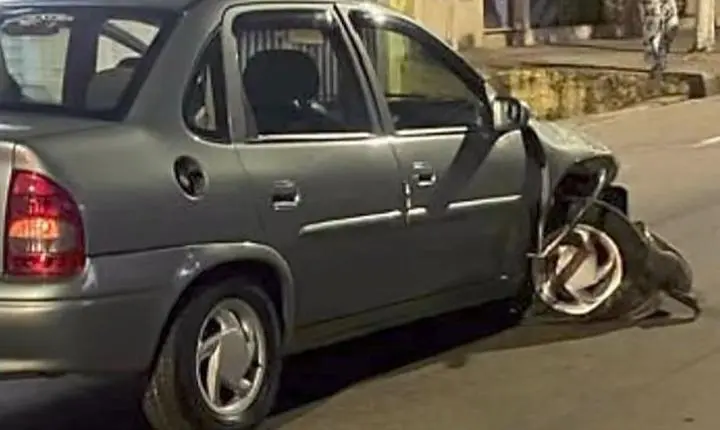 Colisão entre Corsa e Volvo é registrada no Areão em Itabira; ninguém ficou ferido
