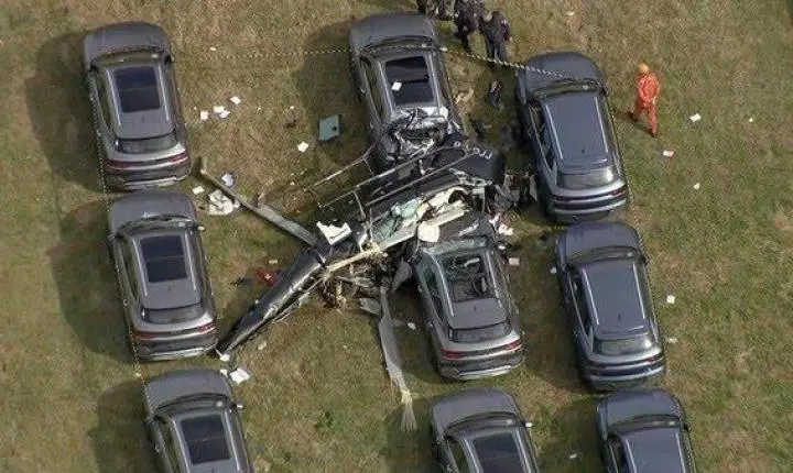 Colisão entre dois helicópteros mata seis pessoas no Recreio dos Bandeirantes, no Rio de Janeiro