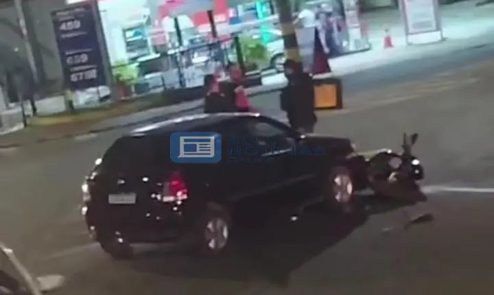 Colisão entre carro e moto deixa trânsito lento no Água Fresca, em Itabira