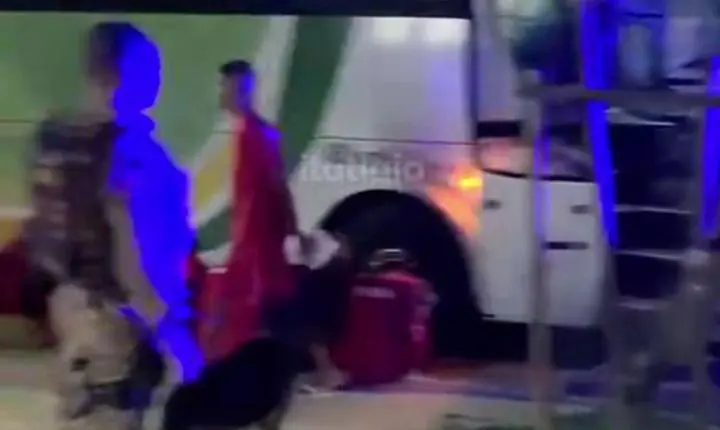 Detento é baleado dentro de ônibus que levava presos em Contagem