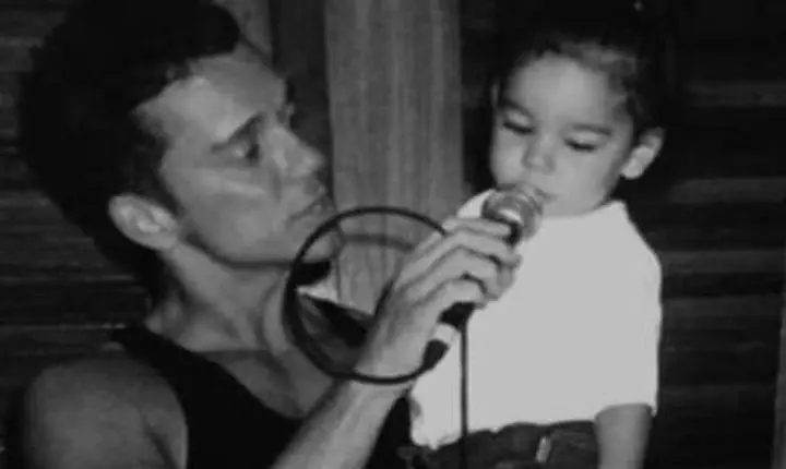 Filha de Netinho se despede do cantor com foto de infância: 'Te amo para sempre' 