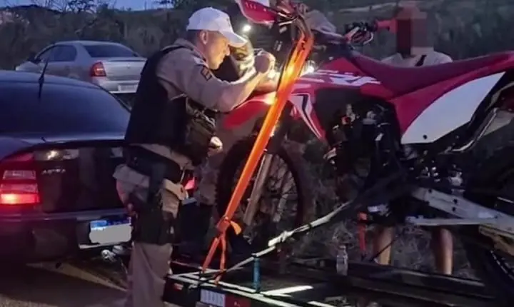 Fiscalização em Itabira: Homem é preso com motocicleta adulterada e carretinha irregular